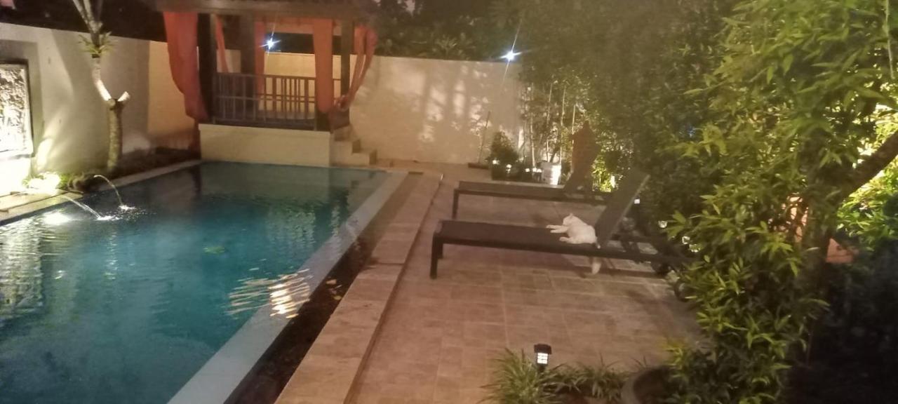 Rosseno Villa Yogyakarta Exterior foto