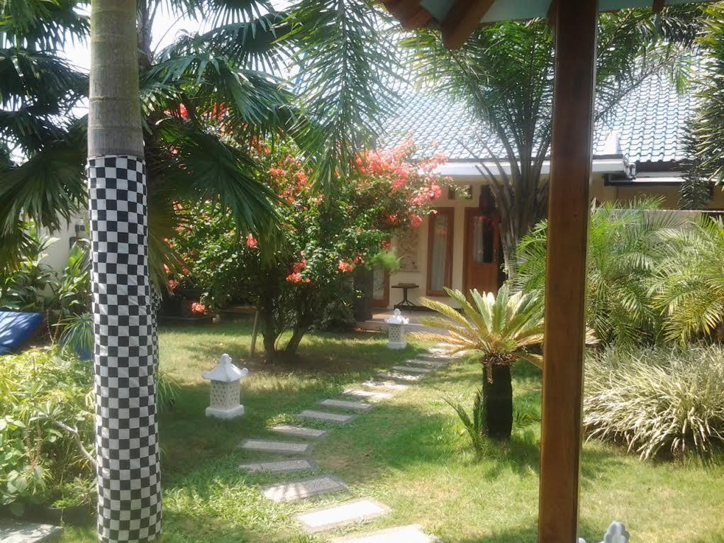 Rosseno Villa Yogyakarta Exterior foto
